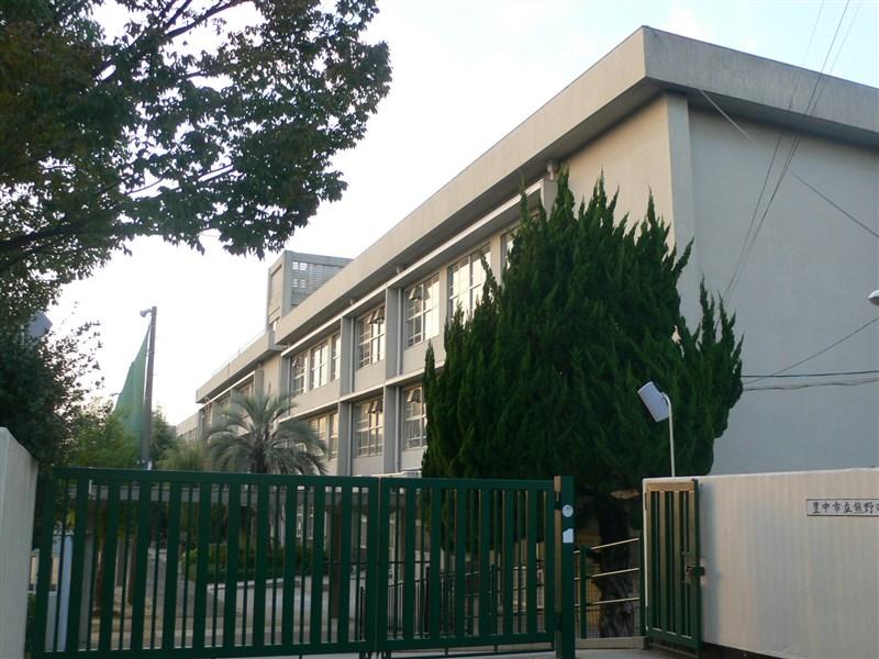 Primary school. Toyonaka Municipal Kumanoda to elementary school 411m  [6 mins]