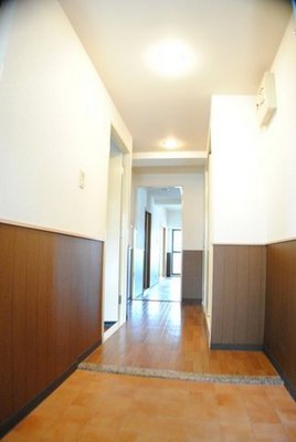 Entrance. It is wide open-minded entrance of the frontage!