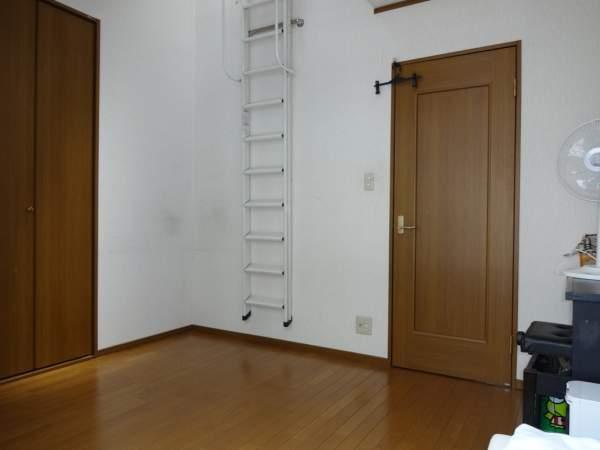 Non-living room. North Western-style