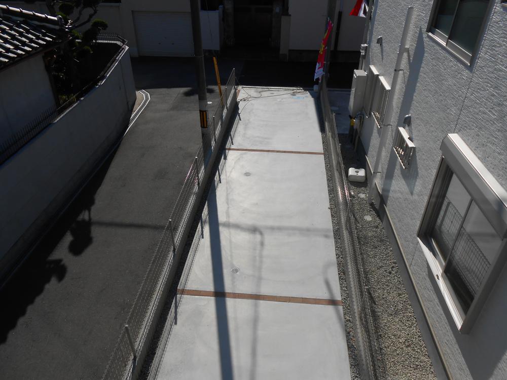 Local appearance photo. Frontage 3m Car three PARKING Adjacent land is park.