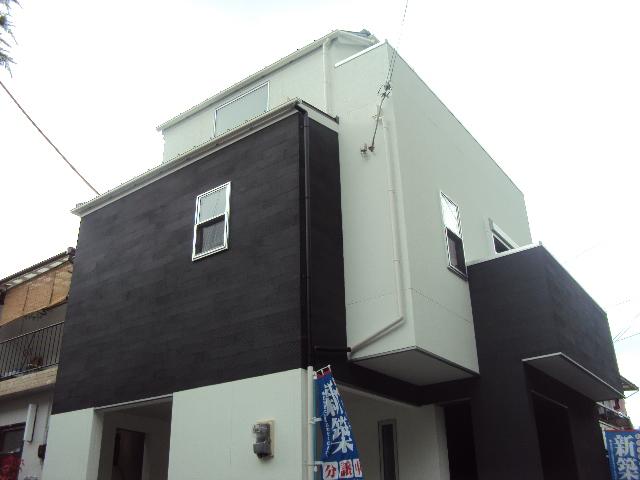 Local appearance photo.  ■ Stylish appearance that white and black tones ■