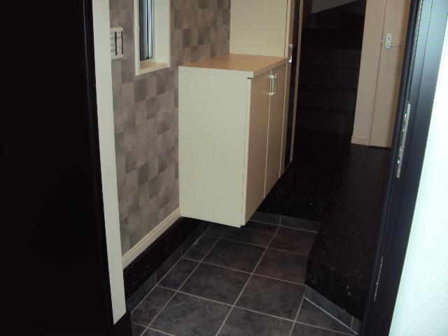 Entrance.  ■ Pick-up and stylish entrance ■