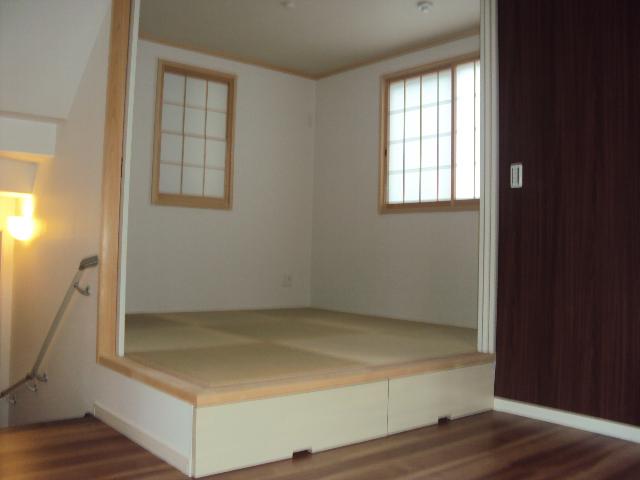 Non-living room. Storage space under the Japanese-style room ■