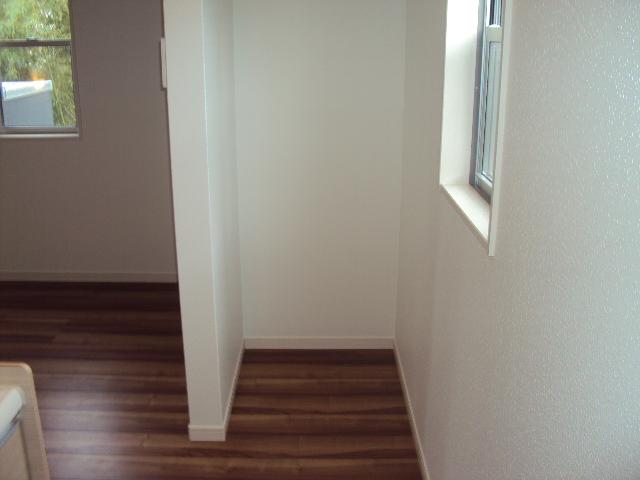 Kitchen.  ■ Refrigerator Storage ■