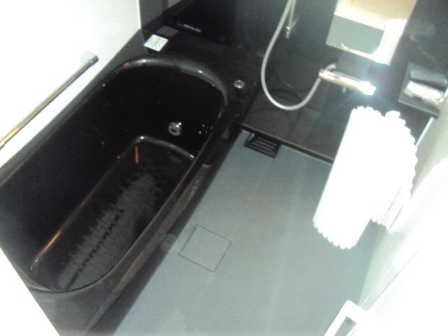 Bathroom.  ■ It is a bath of stylish design tones and black ■