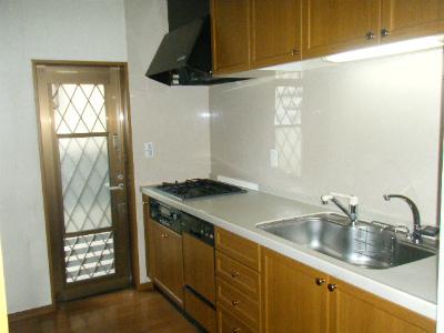 Kitchen. Room (August 2013) Shooting