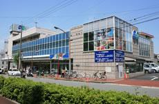 Supermarket. Various facilities are enriched in 400m within a 5-minute walk to the Co-op store Higashitoyonaka
