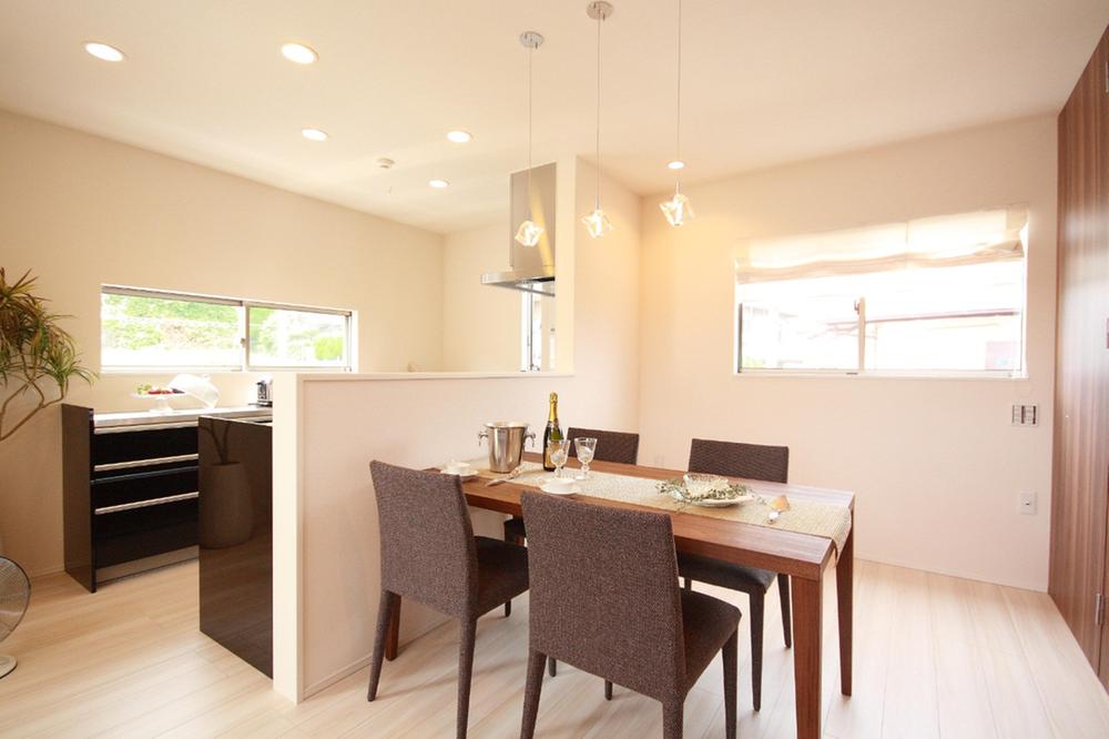 Building plan example (introspection photo). ■ ■ dining ■ ■ Glass cube pendant lights, To produce a calm meal space.