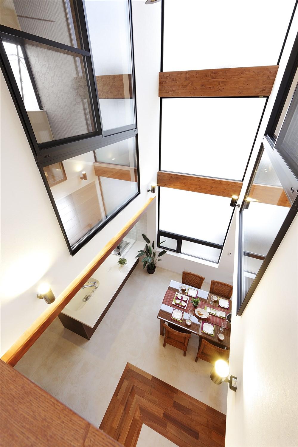 Building plan example (Perth ・ appearance).  [Our construction cases] Atrium of through the third floor from the second floor LDK. Light enters abundantly from the large windows. Because on the third floor of a separate room is with a window, The comfort of communication will be taken to the room.