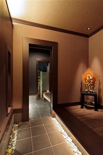 Building plan example (introspection photo).  [Our construction cases] Full of atmosphere of the entrance hall lighting Tsukai. Lighting is also not only for lighting, Us with a major advantage to the atmosphere building of space.