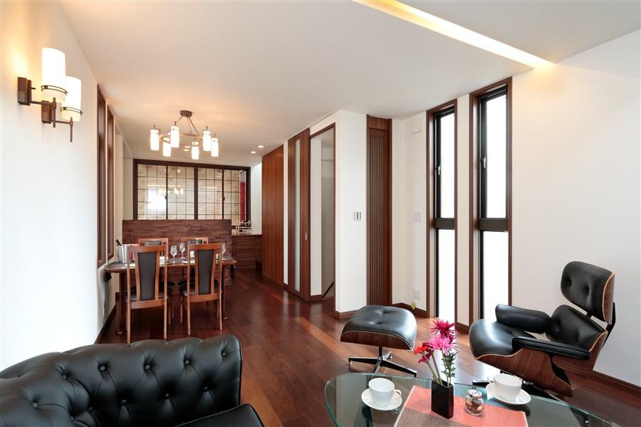 Building plan example (introspection photo).  [Our construction cases] LDK of chic impression with a feeling of luxury.. Large windows on the back of the kitchen, It has led to the blow from the Entrance Hall. It remains even okay indoor window was Akehanashi the window.