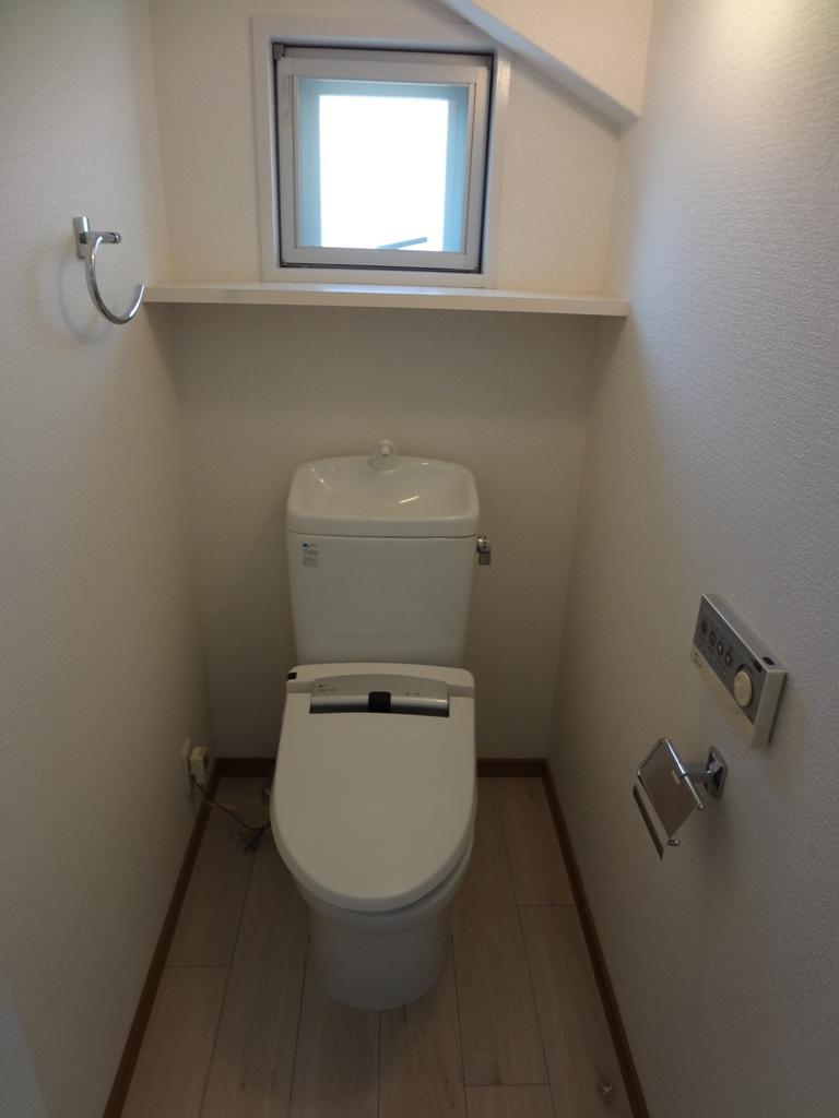 Toilet. 2F toilet