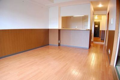 Living and room. Living There are more than 10 Pledge.
