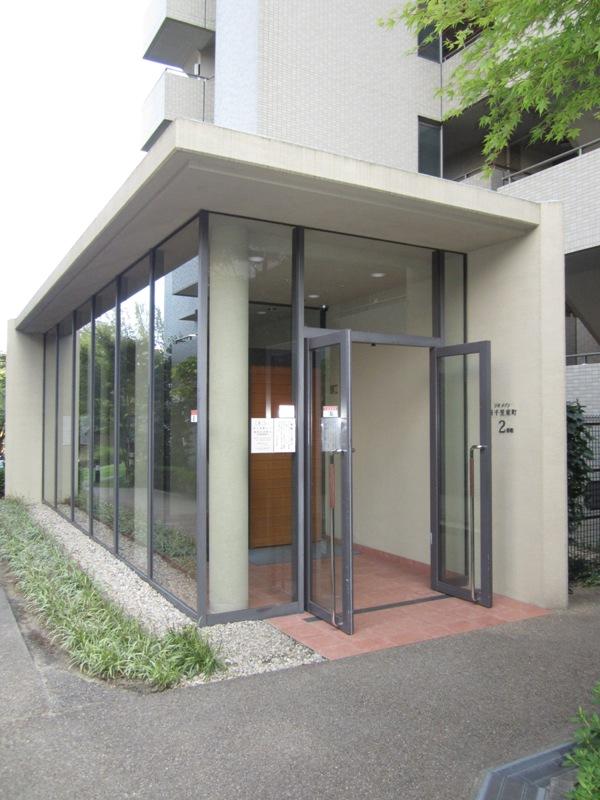 Entrance. Common areas