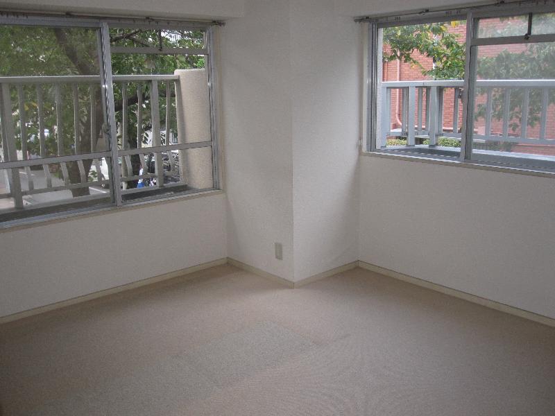Living and room. Southeast Corner Room