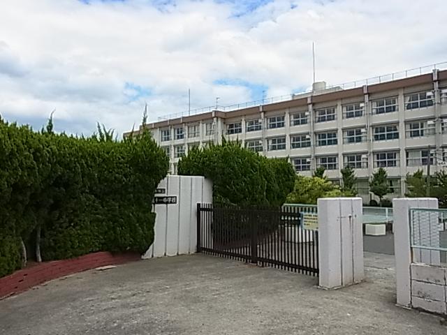 Junior high school. Toyonaka Municipal eleventh 1449m up to one junior high school