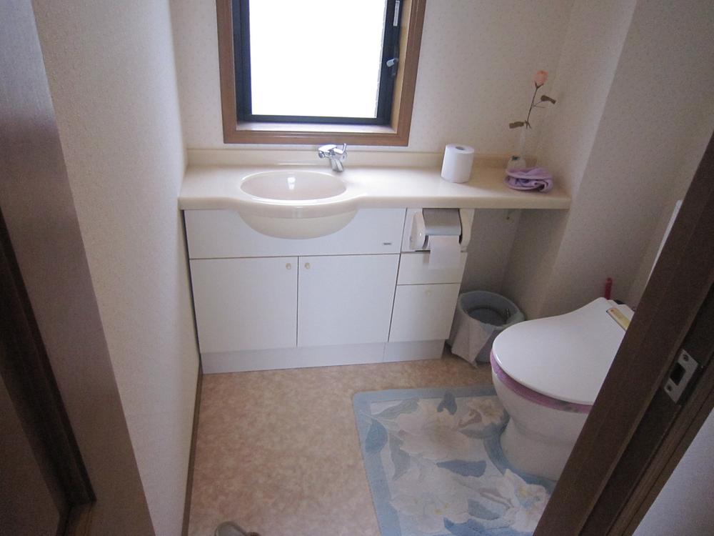 Toilet. The third floor toilet