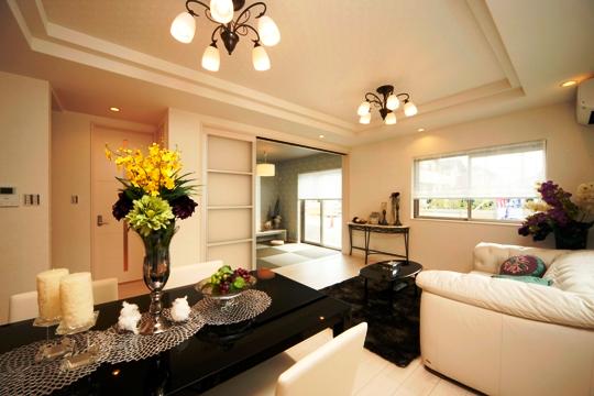 Living. In Japanese and integrated design, 20.8 tatami mats of living space