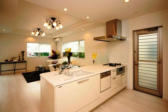 Kitchen. Indoor (September 2013) No. 1 destination model house living of shooting ・ dining. , Please feel to sit back on the couch.