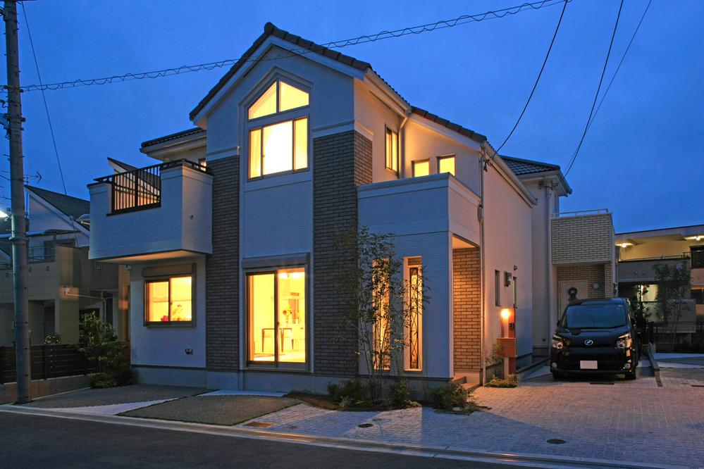 Local appearance photo. Local (12 May 2013) Shooting Symbolic triangular window is characteristic No. 1 destination night view photo.