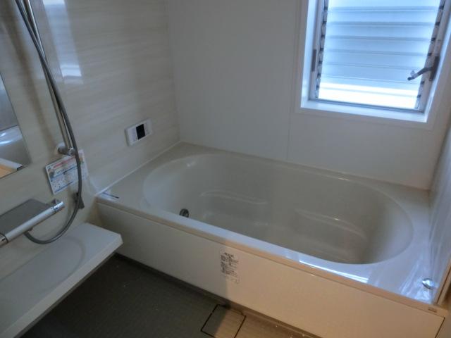 Bathroom. DE No. land Local (12 May 2013) Shooting