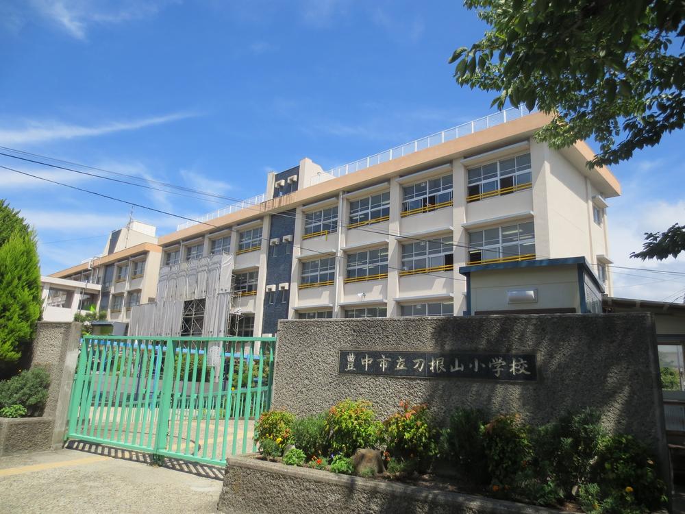 Primary school. Toyonaka Municipal Toneyama to elementary school 892m