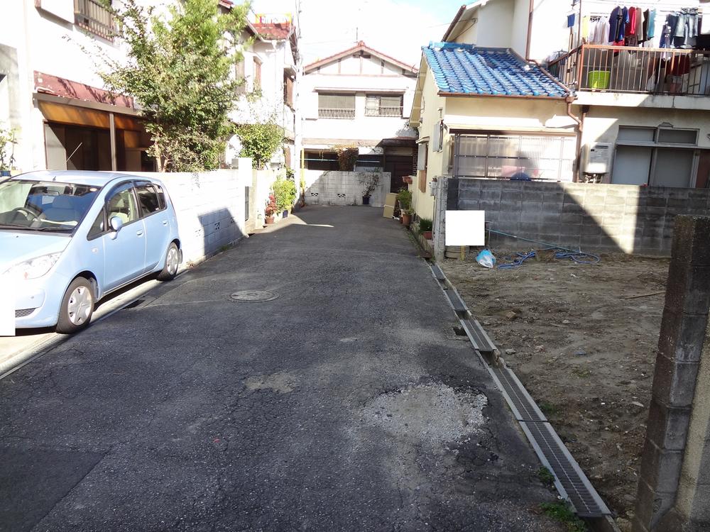 Local photos, including front road. It is the local front road.