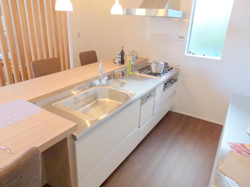 Kitchen. Face-to-face is the kitchen.