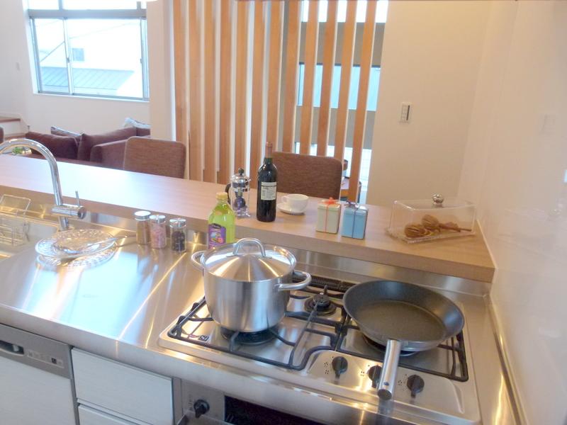 Kitchen. Kitchen. With dishwasher.