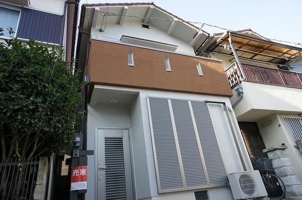 Local appearance photo. Convenient super ・ A convenience store near