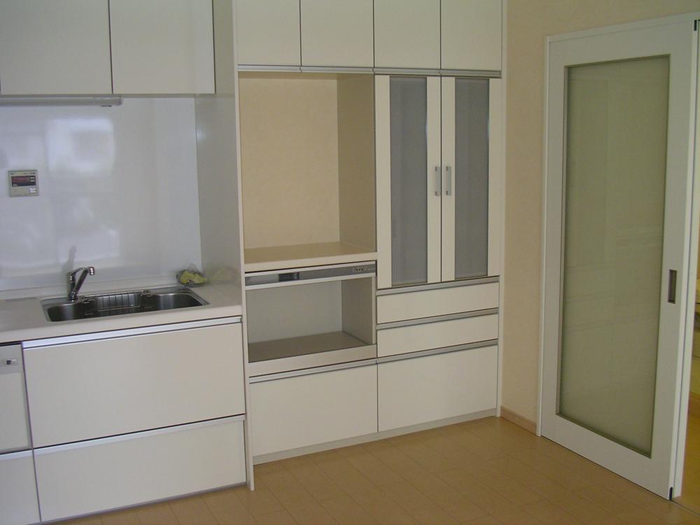 Kitchen. Cupboard installation