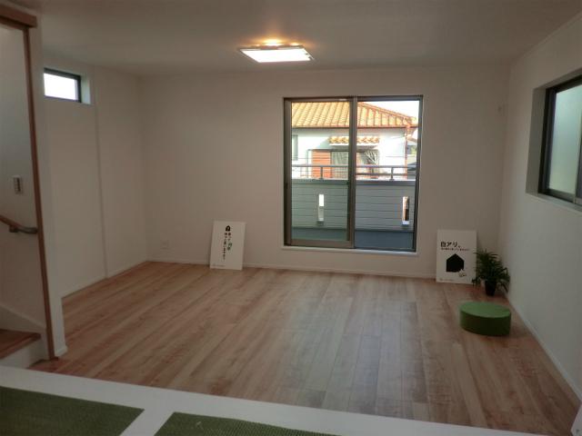 Living. Local (10 May 2013) Shooting