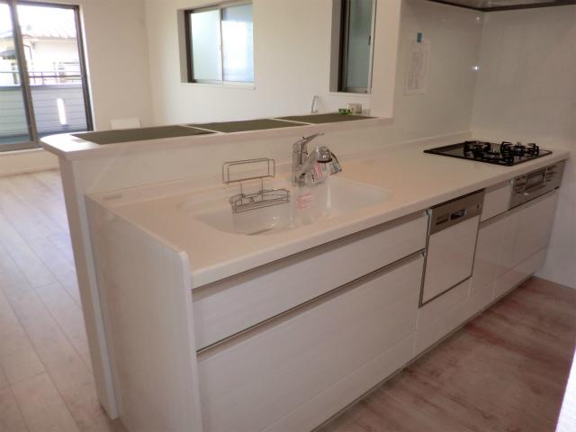 Kitchen. Local (10 May 2013) Shooting