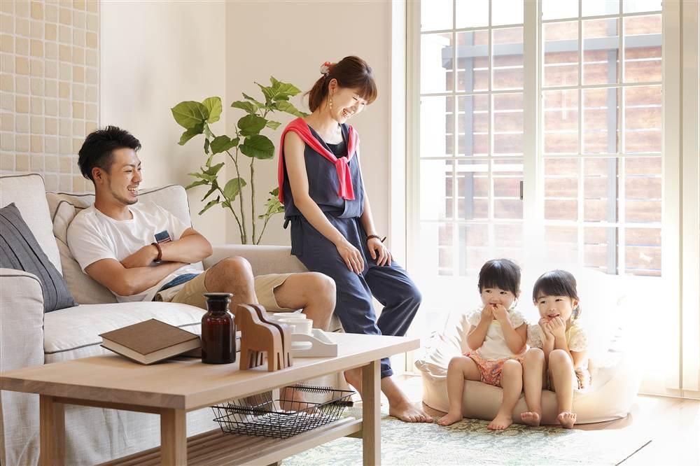 Model house photo. Families can live freely in the living room bathed in soft light. Do not create together a house of only one in the world in the herb scented town?