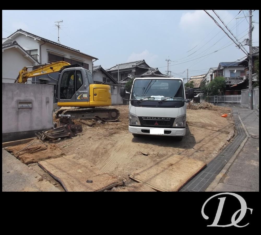 Local photos, including front road. No. 1 destination