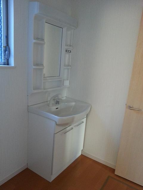 Wash basin, toilet. Indoor (12 May 2013) Shooting