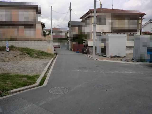 Local photos, including front road. Local (11 May 2013) Shooting