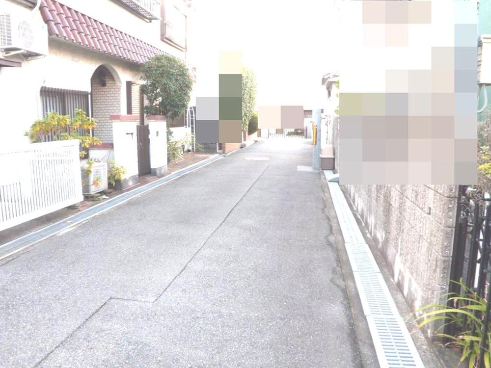 Local photos, including front road. Local (11 May 2013) Shooting