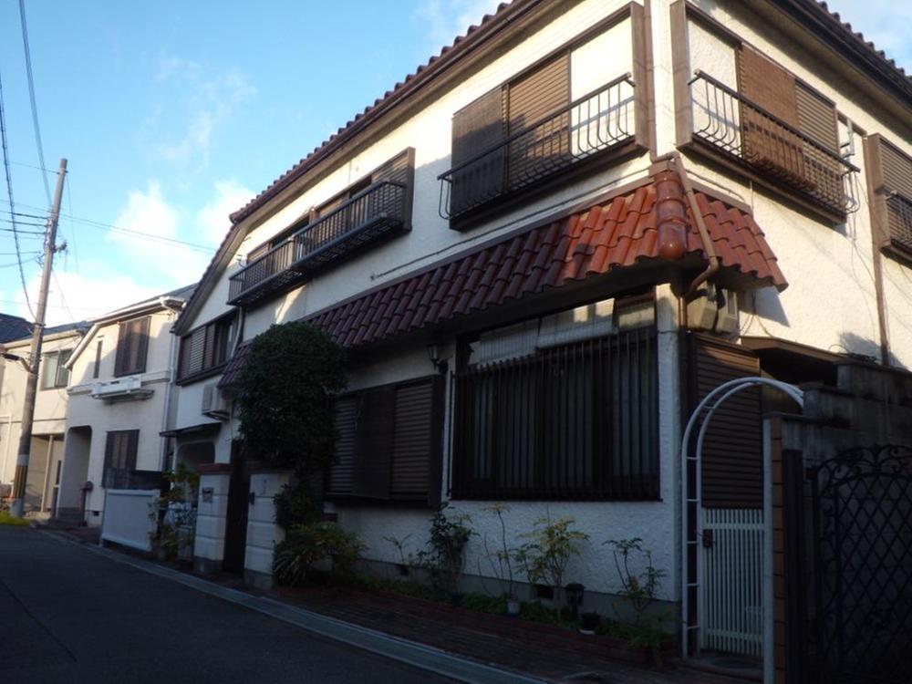 Local appearance photo. Local (11 May 2013) Shooting