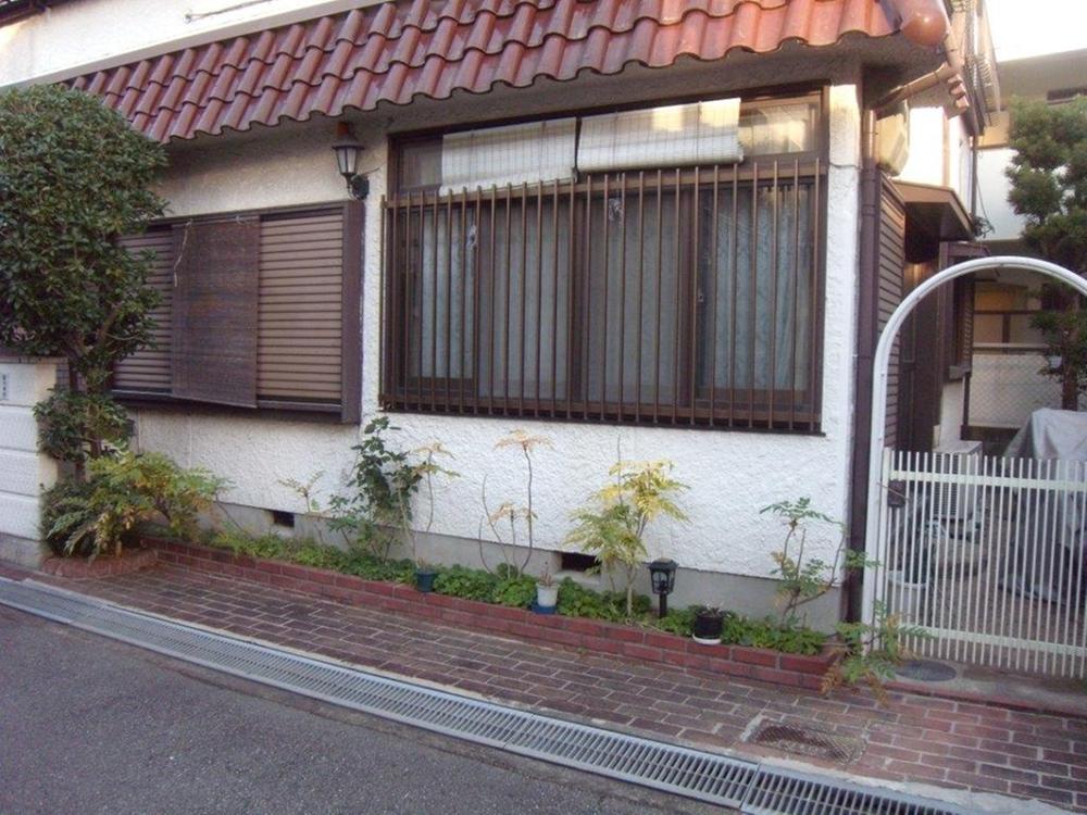 Local appearance photo. Local (11 May 2013) Shooting