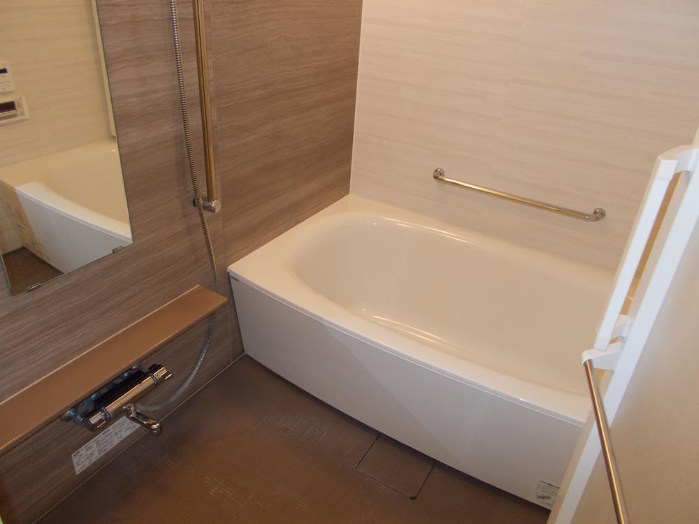 Bathroom. Please heal the fatigue of the day with a calm space.