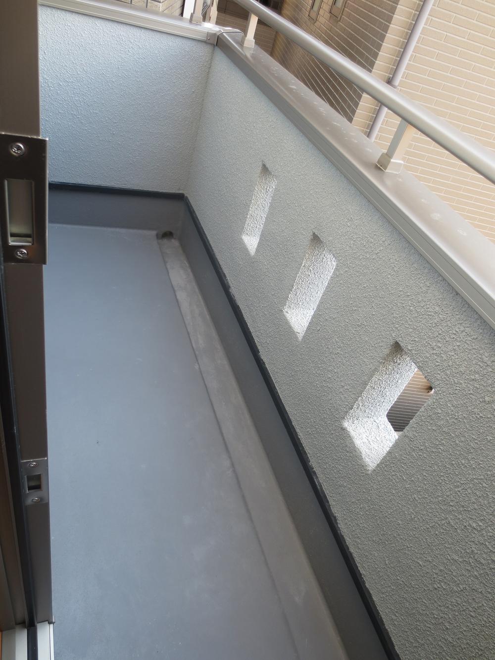 Balcony. Basukoni part