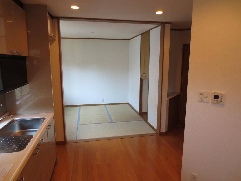 Living. Photos from the living room to the Japanese-style room