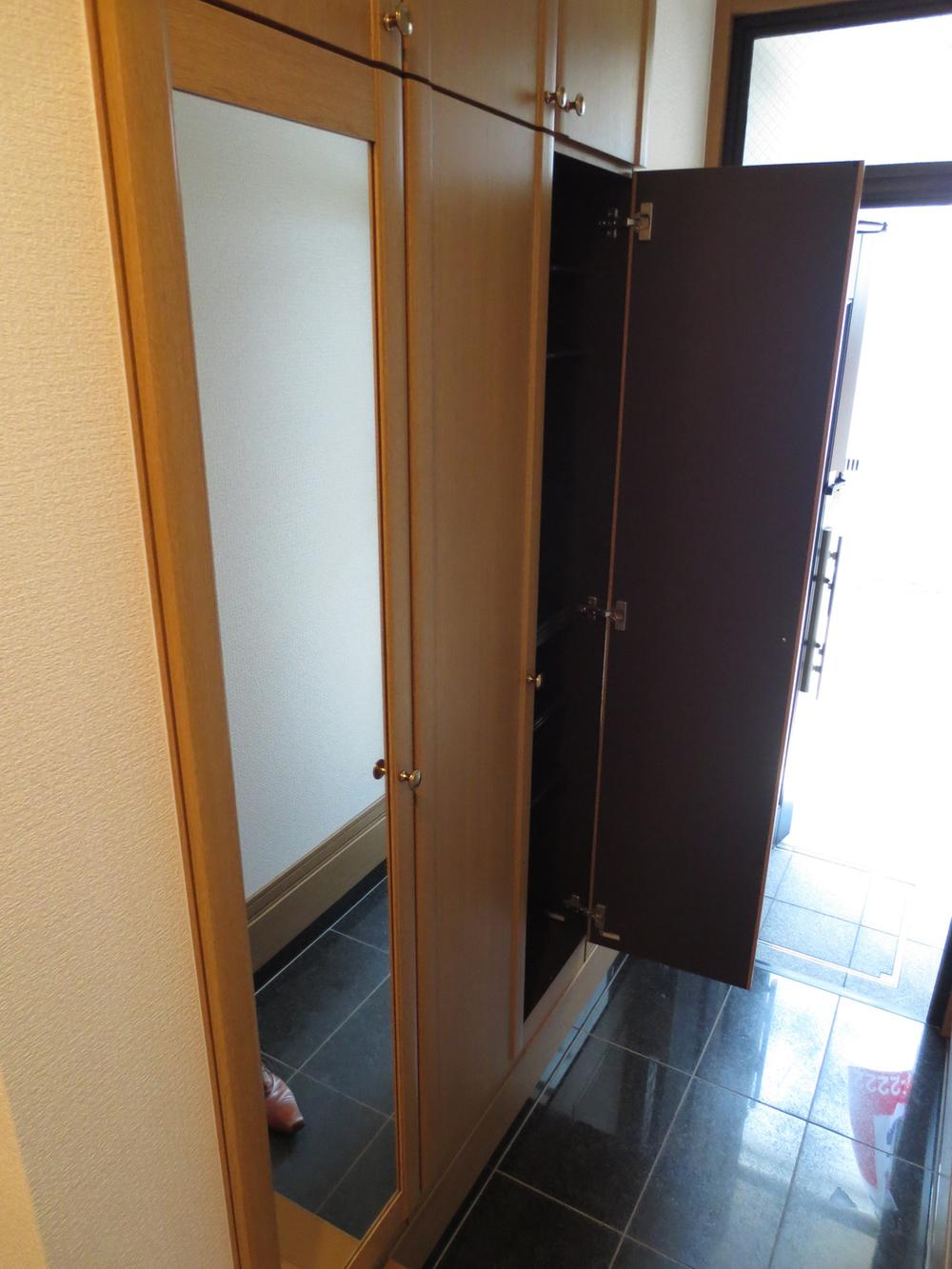 Entrance. Entrance, Photos from inside to outside