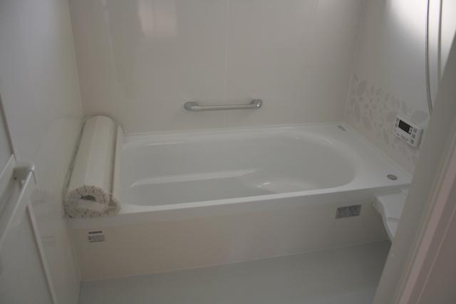 Bathroom. spacious Bath time fun every day in the bathroom 1616 size