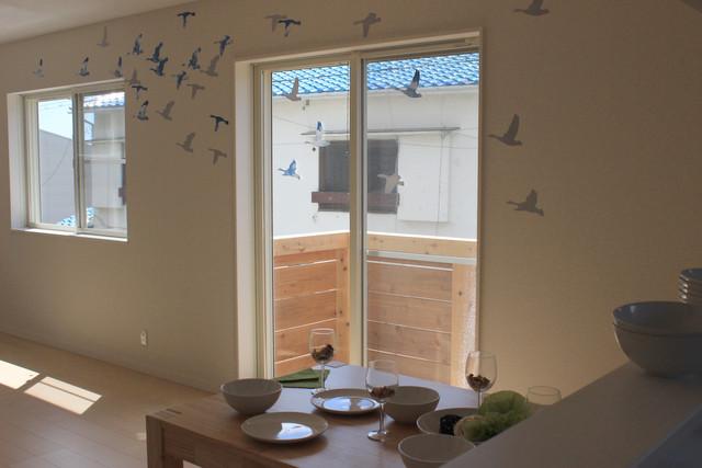 Living. The window, It flew the Seagull!