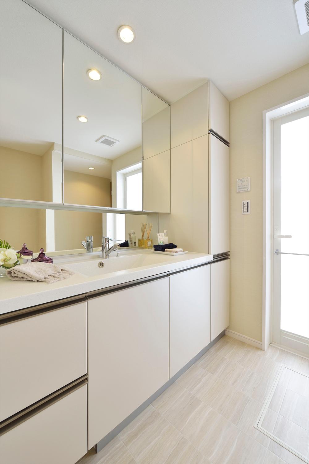 Wash basin, toilet.  [4-5 No. land] Model house