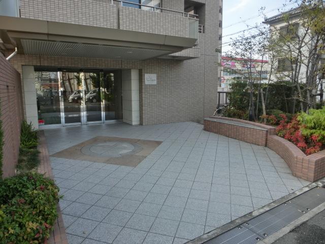 Entrance. Common areas