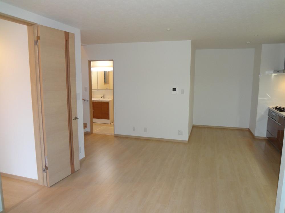 Living. LDK is about 15.25 Pledge living stairs.