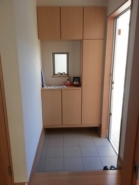 Entrance. Local (12 May 2013) Shooting